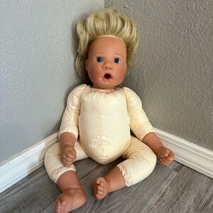 Lee Middleton Doll 081595 Blonde Hair and Blue Eyes